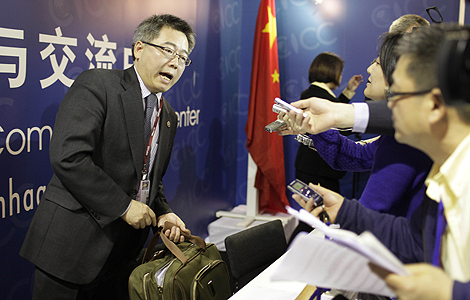 El negociador chino, Su Wei, conversa con los periodistas. | AP