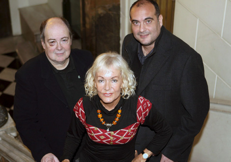 Xavier Bosch, Carles Camps Mund y Monika Zgustova, premio Merce Rodoreda. |Efe