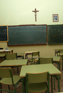 Los smbolos religiosos permanecen en las aulas del Colegio Macas Picavea de Valladolid. | Ical