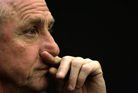 Cruyff, en la presentacin del partido.| Efe
