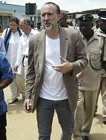 El actor, en una visita a Kenia. | Reuters