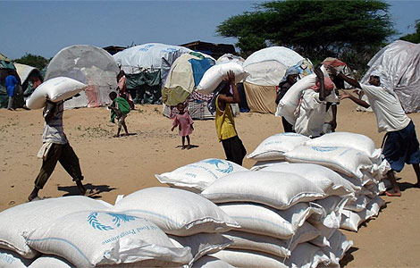 Reparto de alimentos del Programa Mundial de Alimentos en Somalia. | AFP