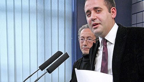 El secretario general del PSPV, Jorge Alarte, junto a negl Luna. | Efe