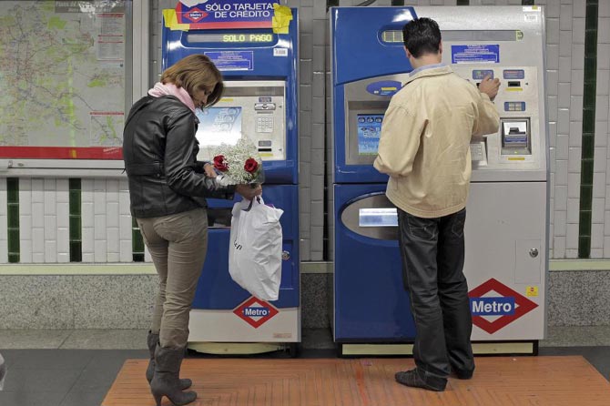 Mquinas expendoras de billetes del Metro.| Antonio Heredia