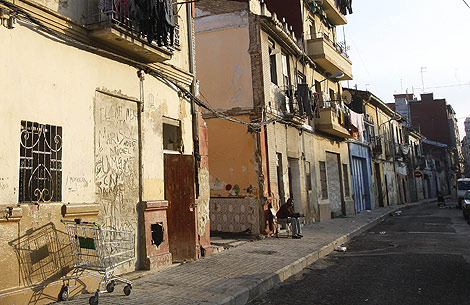 Imagen de una de las calles del barrio de El Cabanyal. | Benito Pajares
