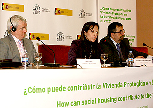 Corredor (c), durante la inauguracin de la jornada 'La contribucin de la vivienda social en la Estrategia Europea para 2020'. | Elmundo.es