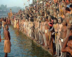 Devotos hindúes junto al Ganges (kumbh2010haridwar.gov.in)