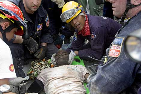 Equipos de rescate espaoles, estadounidenses y taiwaneses. | Reuters