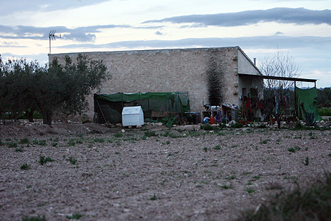 Casa de campo en Asprillas donde fue localizado el cadver. |E. Caparrs