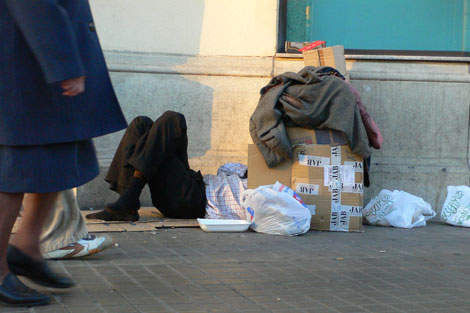 Un 'sin techo' en la plaza Catalua de Barcelona | Joan Manuel Baliellas