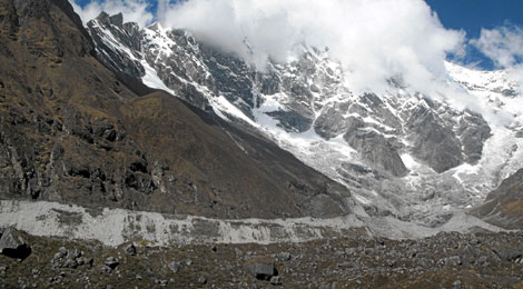 El glaciar nepal de Lirung, que ha retrocedido dos kilmetros en las ltimas dcadas. | AFP