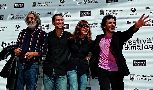Rodrigo Cortés (segundo por la izquierda) y Leonardo Sbaraglia, durante la presentación de 'Concursante' en Málaga, en 2007. | Jesús Domínguez