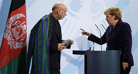La canciller Merkel y el presidente Karzai, en Berln. | Reuters