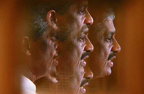 El ex jefe del Ejrcito y candidato opositor Sarath Fonseka, en Colombo. | Reuters