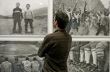 Exposicin de los fotgrafos de ftbol de Magnum en Madrid. | Foto: Diego Sinova.