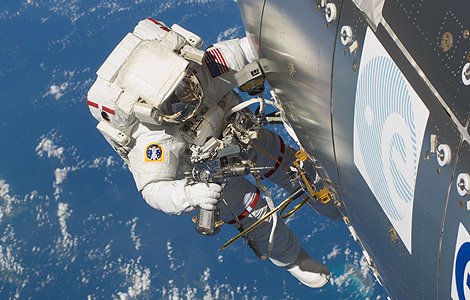 Un astronauta en la Estacin Espacial Internacional (ISS). | Astrium
