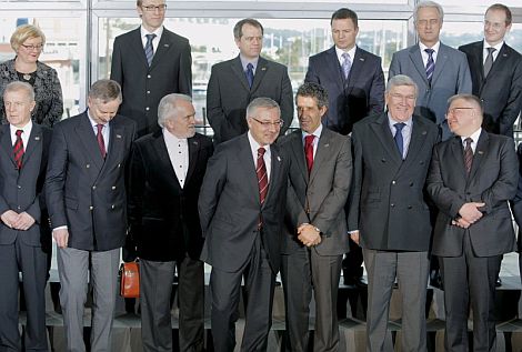 Foto de familia de los participantes en la Reunión Informal de Ministros de Transportes de la UE. | Efe