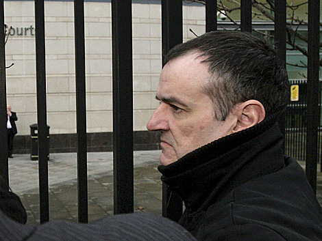 De Juana Chaos, entrando en el juzgado de Belfast en 2008. | Efe