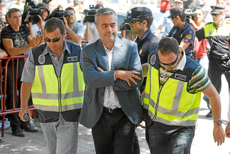 El ex alcalde de Estepona Antonio Barrientos detenido en 'Astapa'. | ELMUNDO.es