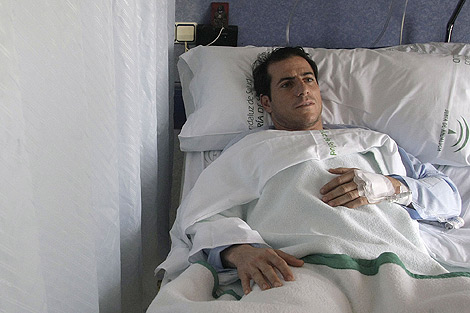 Juan Pedro Galn, el ao pasado, hospitalizado tras una cogida. | Mari Puri Ferrer