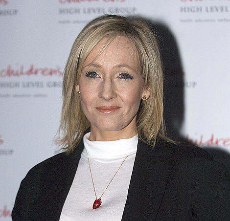 La escritora británica J.K. Rowling en diciembre de 2008. | Afp