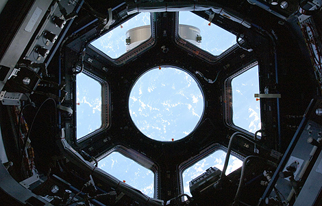 Vista desde el interior de la Estacin Espacial Internacional.| AP