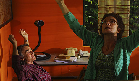 La actriz Maria Onetto junto a Arturo Goetz en una escena de 'Rompecabezas', de Natalia Smirnoff. | Reuters