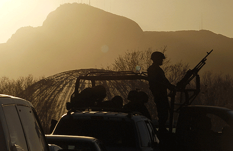Un convoy militar vigila en Ciudad Jurez. | Reuters