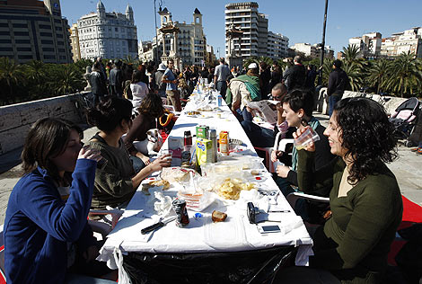 Desayuno con Viandantes, este sábado en el puente del Mar de Valencia | Biel Aliño.