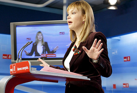 Leire Pajín, durante su rueda de prensa en la sede del PSOE. | Efe