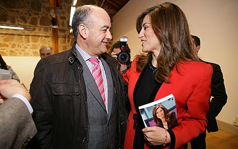 Ana Samboal con el alcalde de vila Garca Nieto. | Ical