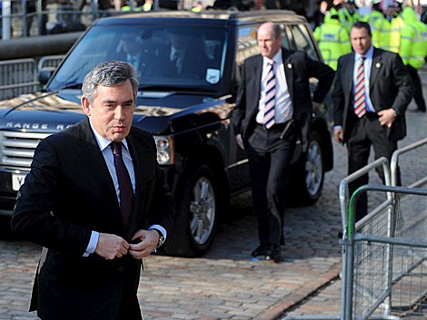 Gordon Brown, justo antes de entrar en la comisin. | Efe