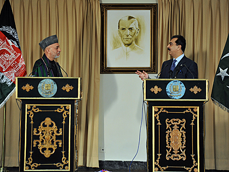 Hamid Karzai y Jusuf Raza Gilani, en Islamabad. | Afp