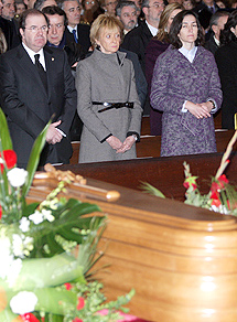 Herrera, De la Vega y Gonzlez-Sinde, durante el funeral. | M. lvarez