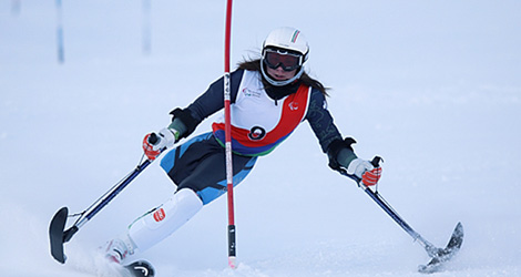 La esquiadora rsula Pueyo, abanderada del equipo espaol.