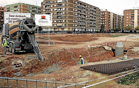 Parcela preparada para la edificacin de viviendas en Valencia. | B. Pajares