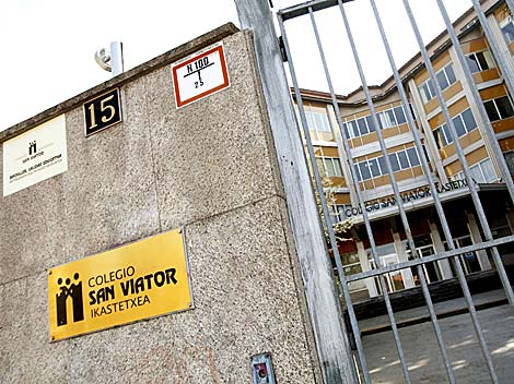 Entrada del colegio San Viator de Vitoria, donde trabaj entre 1993 y 1995. | Efe