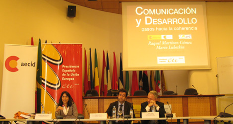 Raquel Martnez-Gmez, Carlos Alberdi y Mario Lubetkin en la presentacin del libro. | AECID