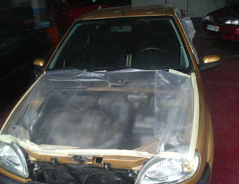 Imagen del coche al que robaron el cap en Dehesa Vieja. (EM)