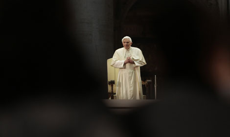 Benedicto XVI, durante una reunin con jvenes en San Pedro celebrada este jueves. | AP
