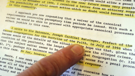Unos documentos en los que presuntamente se acusa a Ratzinger de encubrimiento. | Efe