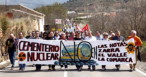 Manifestacin en Zarra contra la llegada del cementerio nuclear. | Vicent Bosch