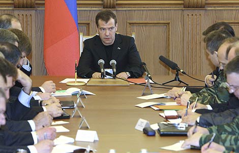 Medvedev, reunido con lderes de las repblicas norcaucsicas rusas. (REUTERS)