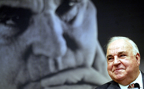 El ex canciller alemn, Helmut Kohl, en Berln en el ao 2004. | Foto: Michael Kappeler