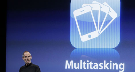 Steve Jobs en la presentacin del iPhone OS 4.0. | AP