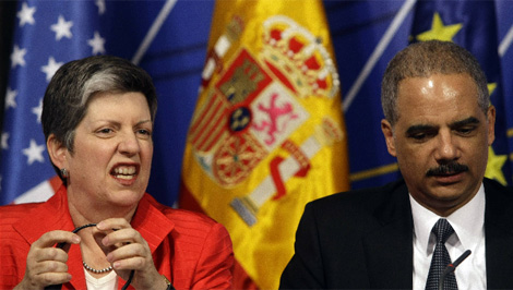 Janet Napolitano y Eric Holder. | Reuters