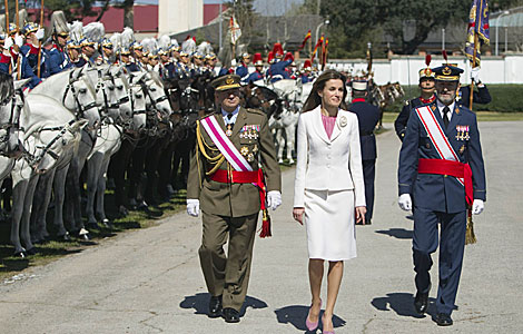 La Princesa de Asturias pasa revista a la Guardia Real, en El Pardo. | Reuters