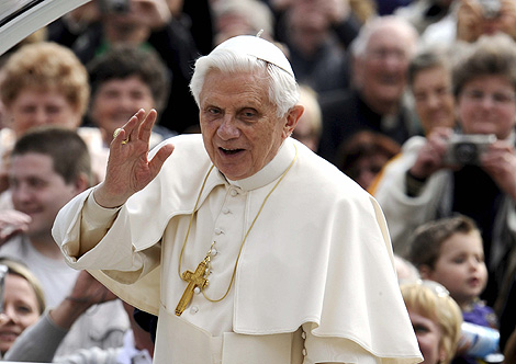 Benedicto XVI, en la audiencia pblica de los mircoles en la Plaza de San Pedro. | Efe