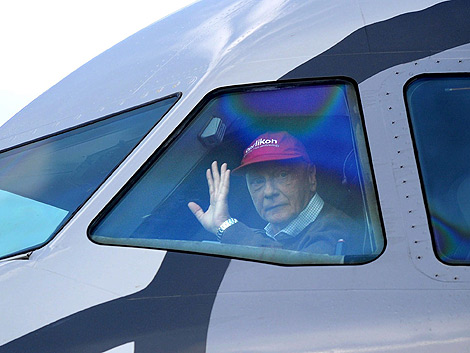 El ex piloto de Fórmula Uno Niki Lauda, propietario de Fly Niki, en un vuelo de prueba. | Efe