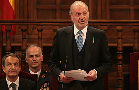 El Rey lee su discurso en la entrega del Premio Cervantes el pasado da 23. | Begoa Rivas